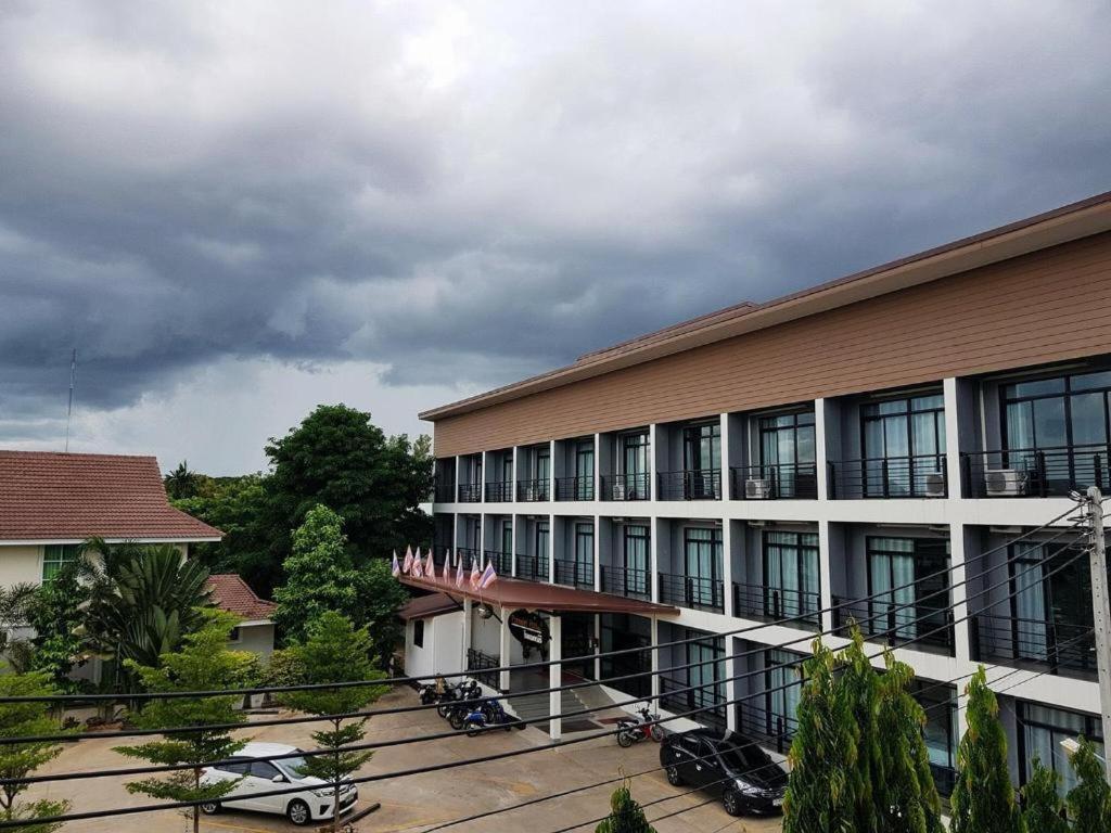 Pornsiri Hotel Sisaket מראה חיצוני תמונה